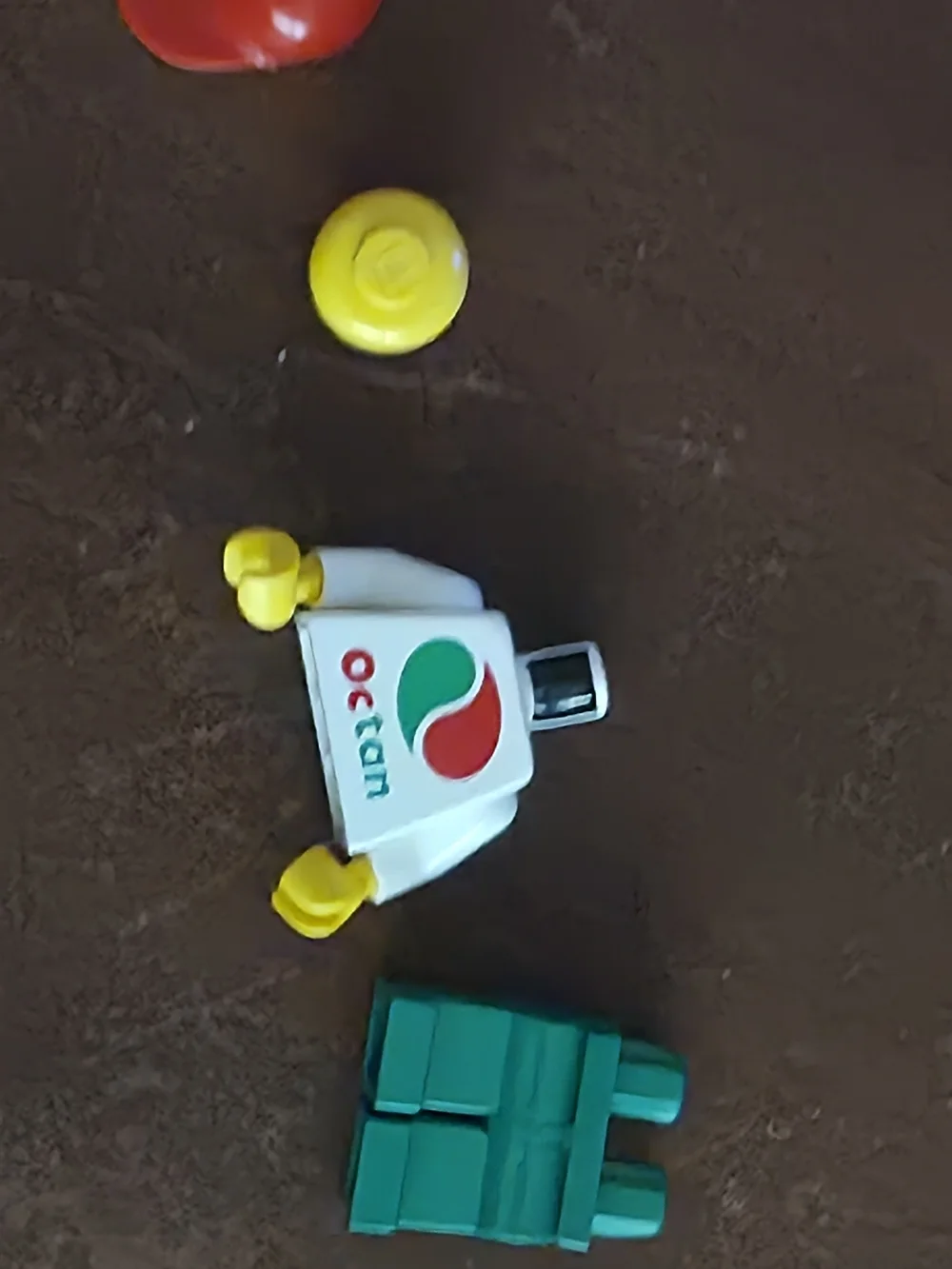 Lego - Minifigures - Octan White Logo  Green Legs Red Cap- oct012